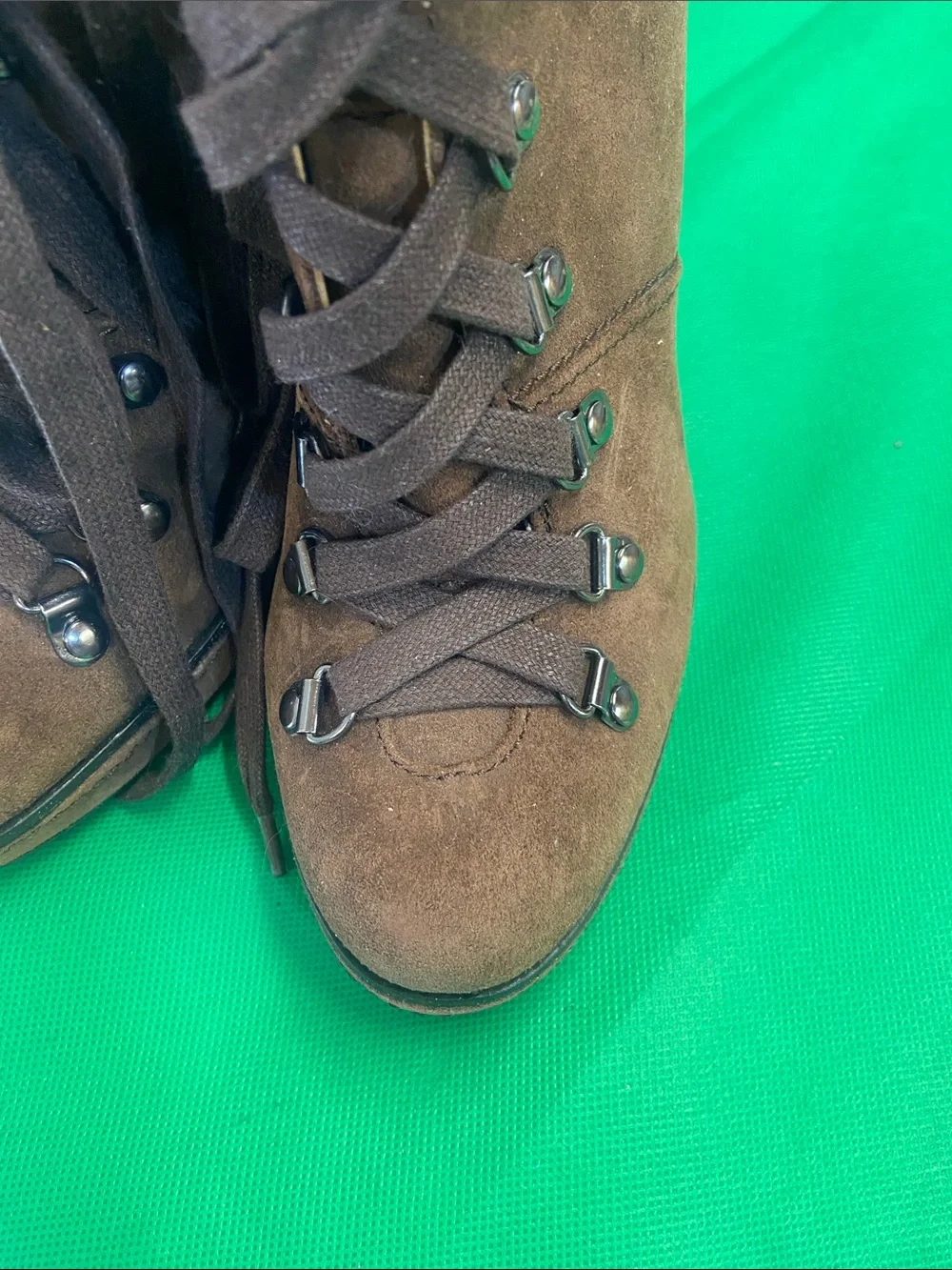 Gorgeous Coach Chocolate  Brown Suede Lace-Up Block Heel Boot